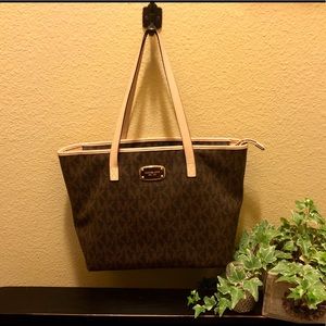 60% Off Beautiful Michael Kors Multifunction Tote